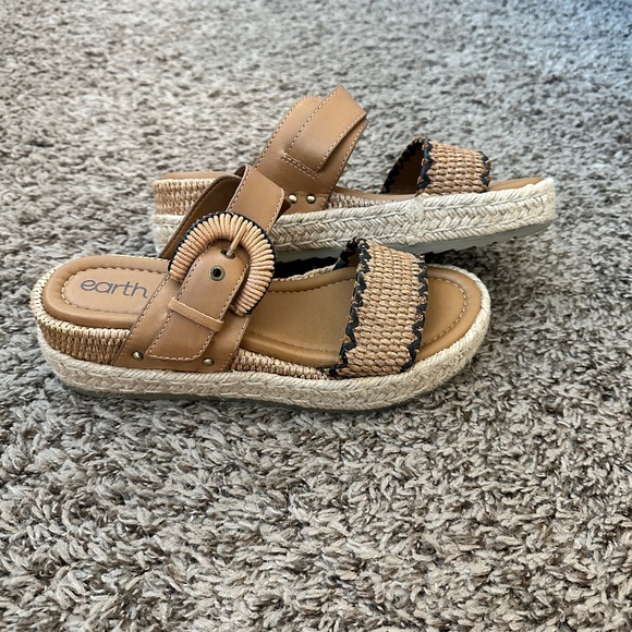 Earth Women's Colla Slide Sandal - Picture 1 of 3